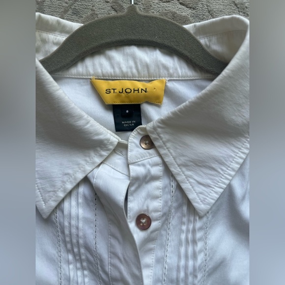 St. John White Short Sleeve Button Down Blouse Size 8 - Picture 11 of 11